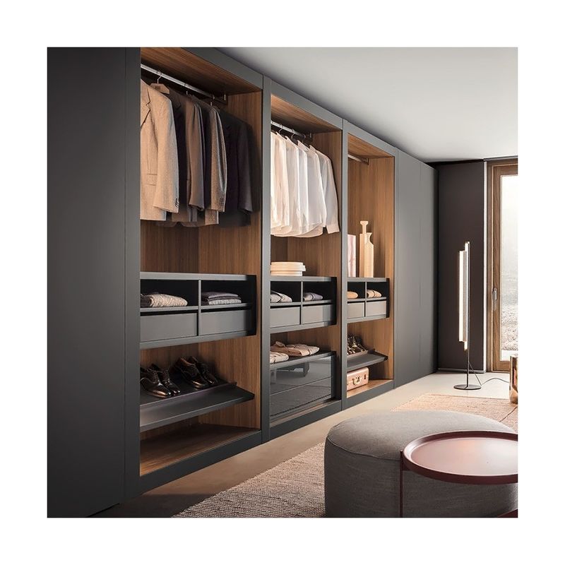 Gepersonaliseerde kast in moderne stijl voor kledingopslag