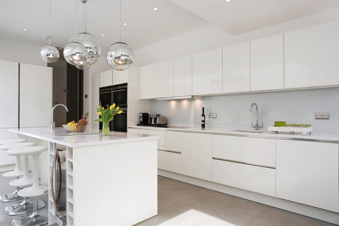 Gepersonaliseerde kleurglanzende keukenkast voor makkelijke reiniging in populaire meubelappartementen