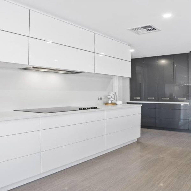 Op maat gemaakte high-end keukenkasten met eiland ontwerpen en moderne glanzende fineer kleur