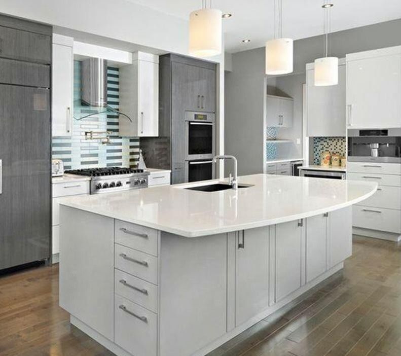 Witte houten kasten voor de renovatie van oude keuken Moderne ontwerpen Custom kasten