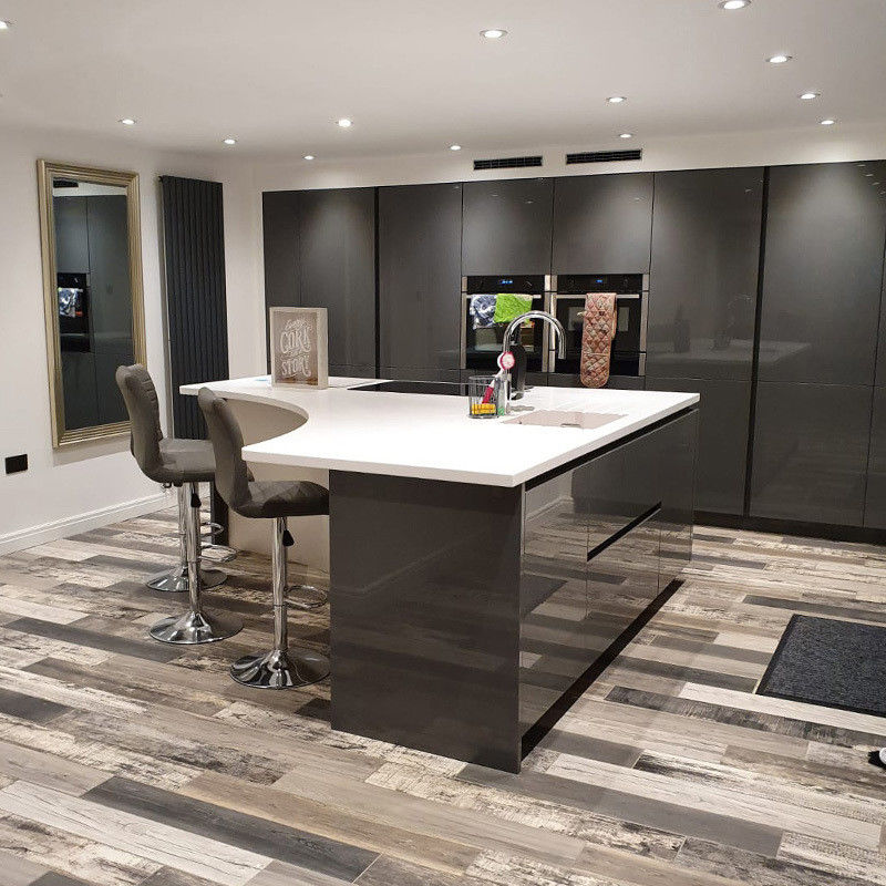 Moderne ontwerpen van kasten en accessoires van massief hout voor een Europese luxe
