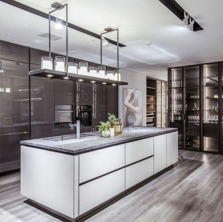 Houten kasten voor keukenmeubels van aangepaste fineerkleur