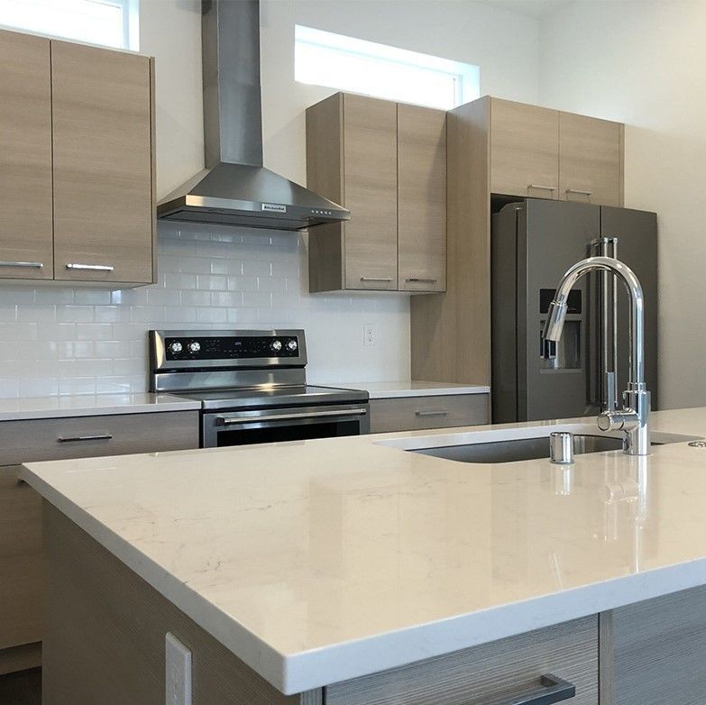 Aangepaste E1 Particleboard Hout Keuken Pantry Kas met aangepaste veneer kleur