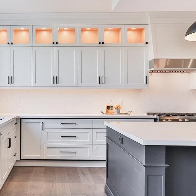 Luxe high-end keukenkast met fijn vakmanschap en houten shaker ontwerp