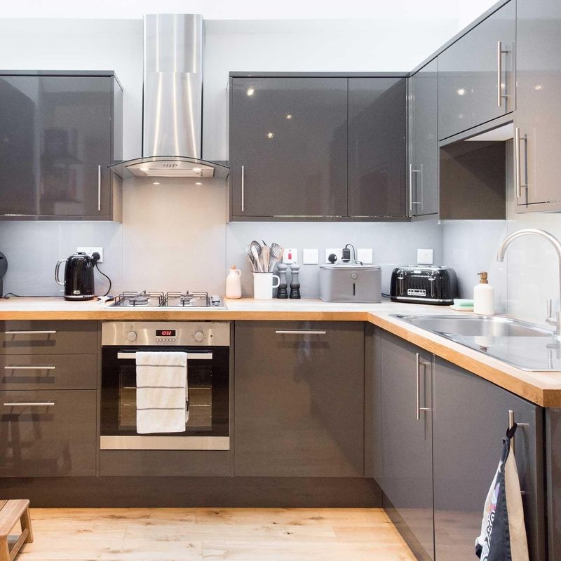 Gepersonaliseerde Gloss Keukenkas met modern ontwerp en accessoires
