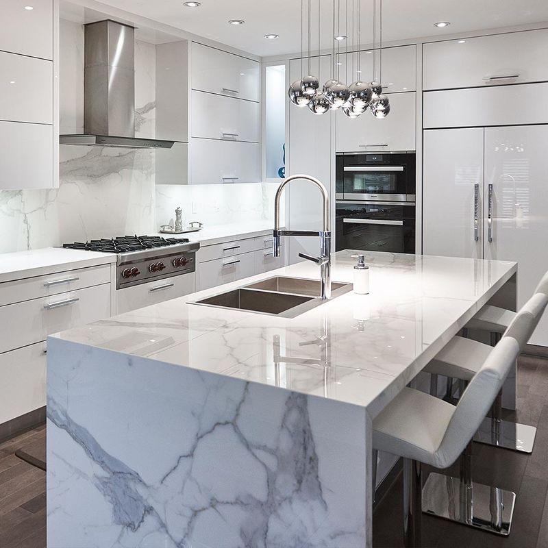 Gepersonaliseerde Gloss Keukenkas met modern ontwerp en accessoires