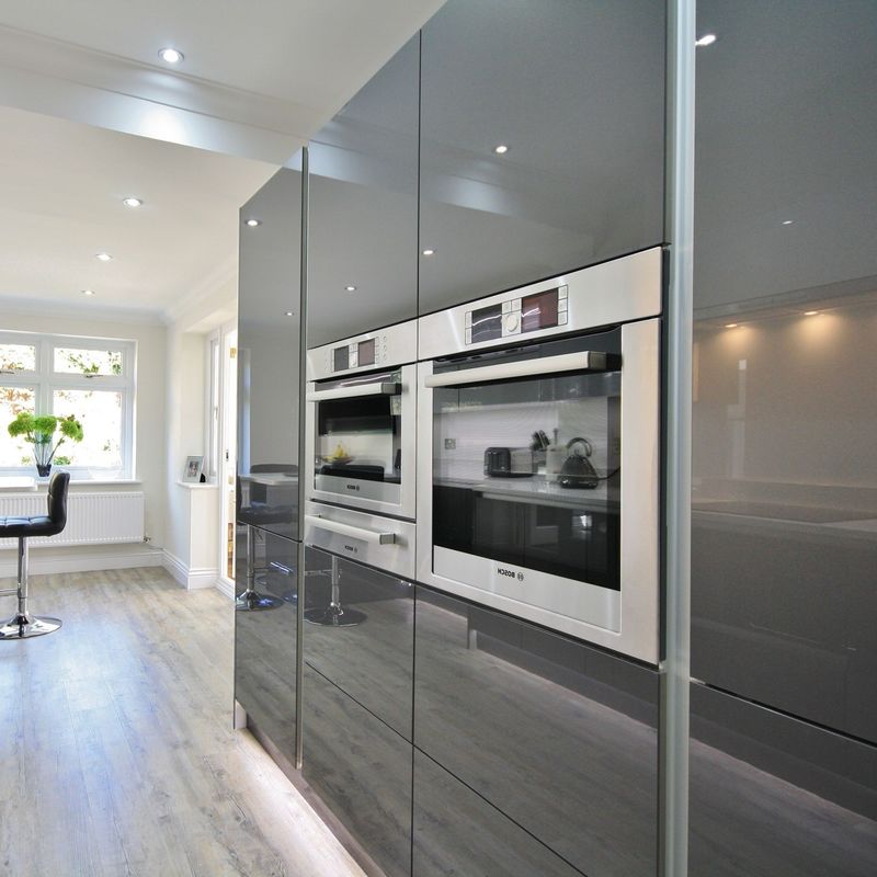 Gepersonaliseerde Gloss Keukenkas met modern ontwerp en accessoires