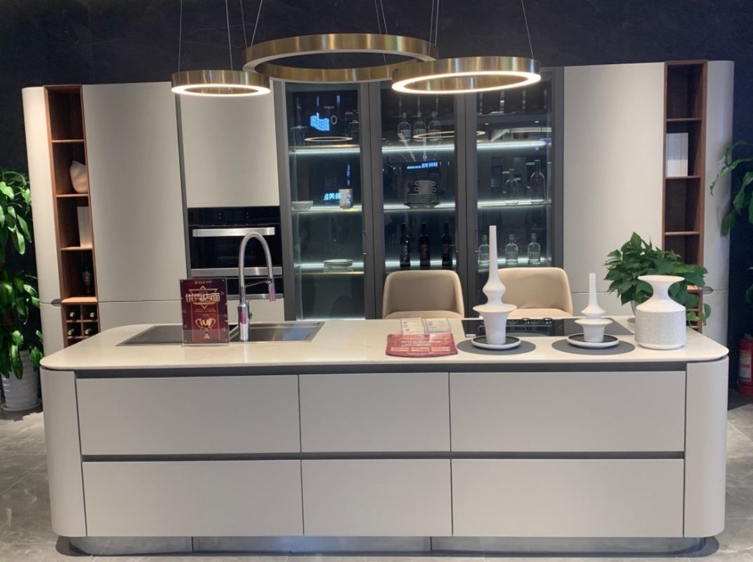 Gepersonaliseerde veneer kleur luxe keuken muurkas met kwarts steen toonbank