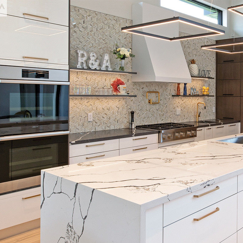 Gepersonaliseerde verniskleur YALIG Moderne stijl Houten luxe high-end keukenkast