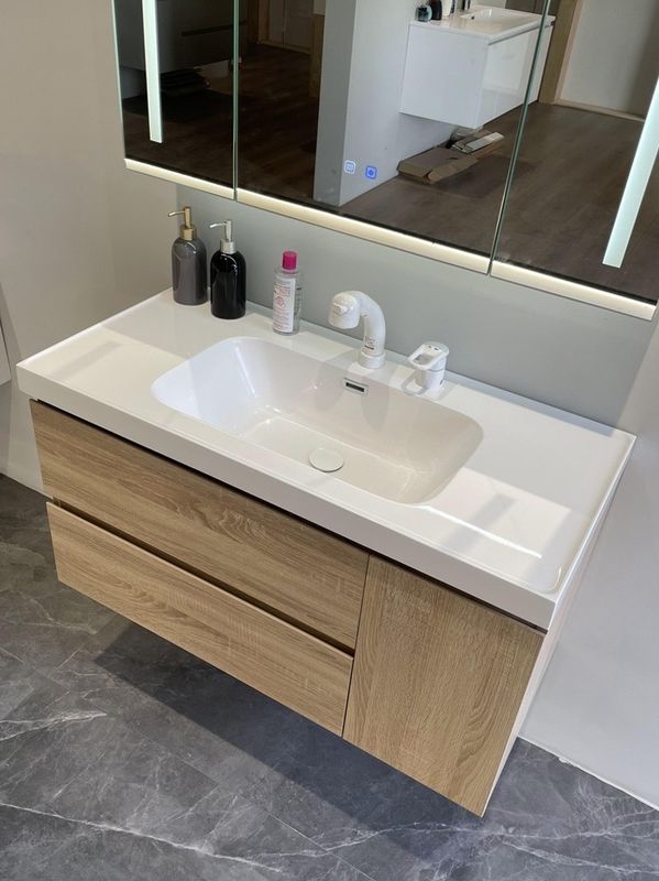 Hotel badkamer rechthoekige wand gemonteerd ijdelheid met kwarts steen countertop decoratie