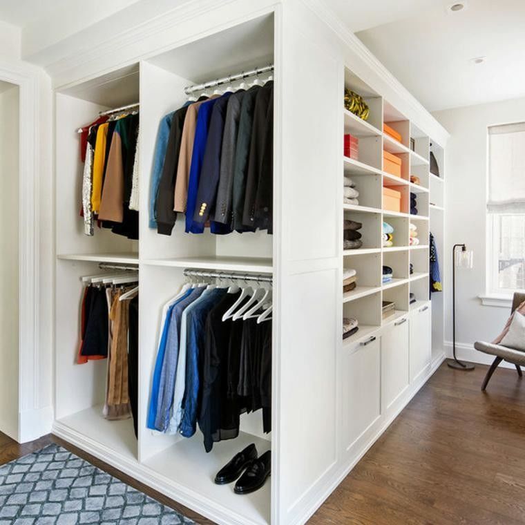 Walk-in open kast met houten stijl PANEL en aanpasbaar trekstang systeem