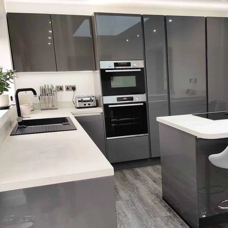 Hoofdvernieling en onderkant van lak Vernieling Keuken Wandkast voor moderne keuken