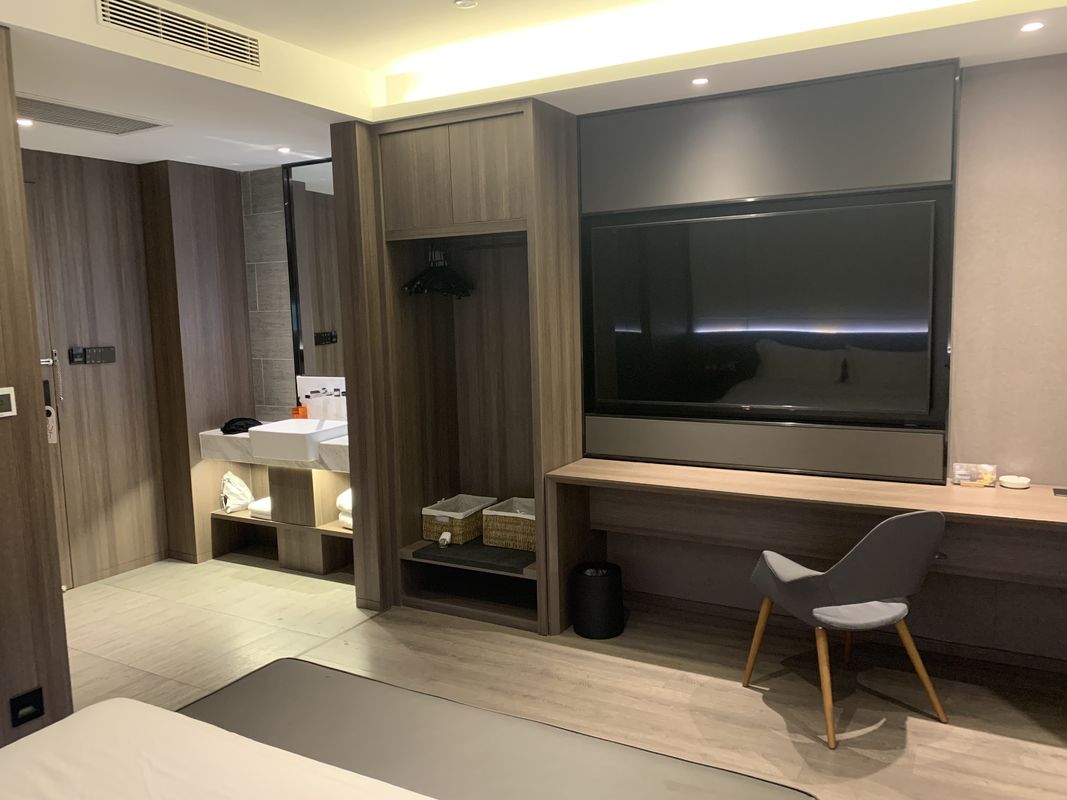 Opvouwbare panelen Houten moderne slaapkamer kast kast Design voor High End Custom Hotel