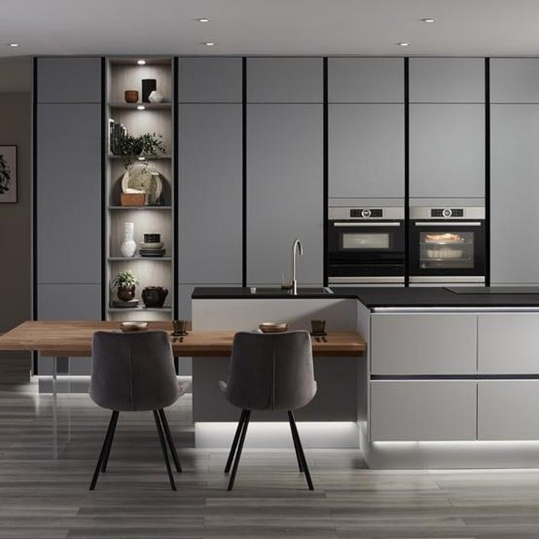 Moderne keukenmeubilair met Blum-hardware en aangepast houtontwerp van fineerkleur