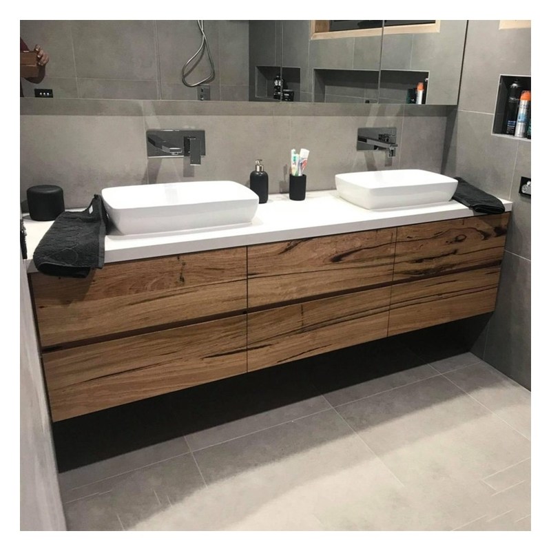 Creëer een moderne look in je badkamer met plywood wand vanity kast en led spiegel