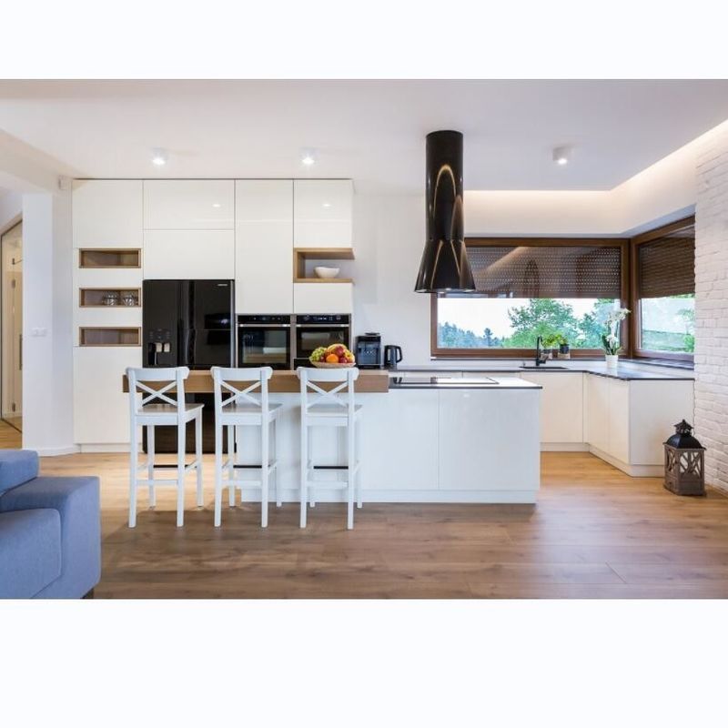 Huiskeuken Glanzende keukenkas met HDF-deurmateriaal en modern ontwerp