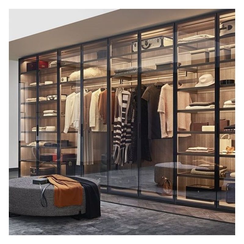 Moderne design stijl Houten minimalistische garderobe met glazen deurpaneel en lichtstrook