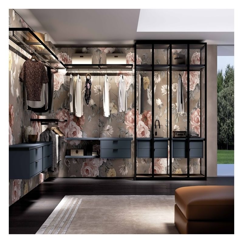 Moderne design stijl Houten minimalistische garderobe met glazen deurpaneel en lichtstrook