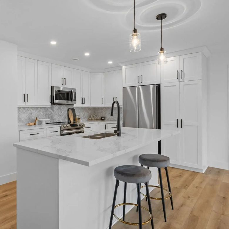 Moderne White Shaker Acryl RTA Keuken Pantry Kas met Magic Corner Design Stijl