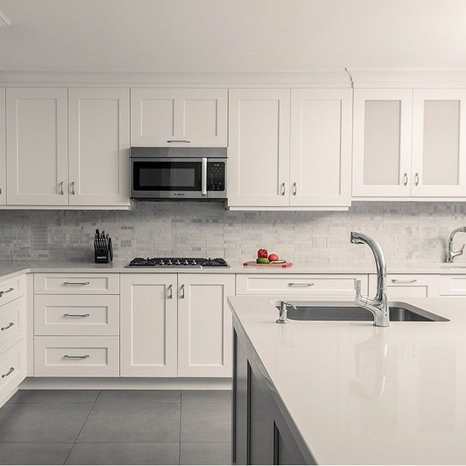 Moderne White Shaker Acryl RTA Keuken Pantry Kas met Magic Corner Design Stijl