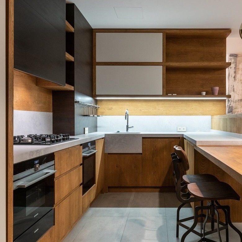 Slimme hoek draaiende mand toevoeging aan moderne keukenkasten met modulair ontwerp