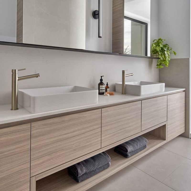 Wandmontage toilet wasbak badkamer ijdelheid kasset met counter top zilveren spiegel