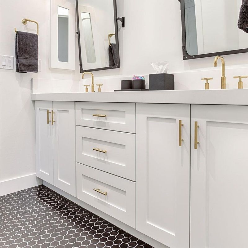 Moderne vrijstaande witte eiken badkamer vanity kast met LED spiegel en dubbele wasbak