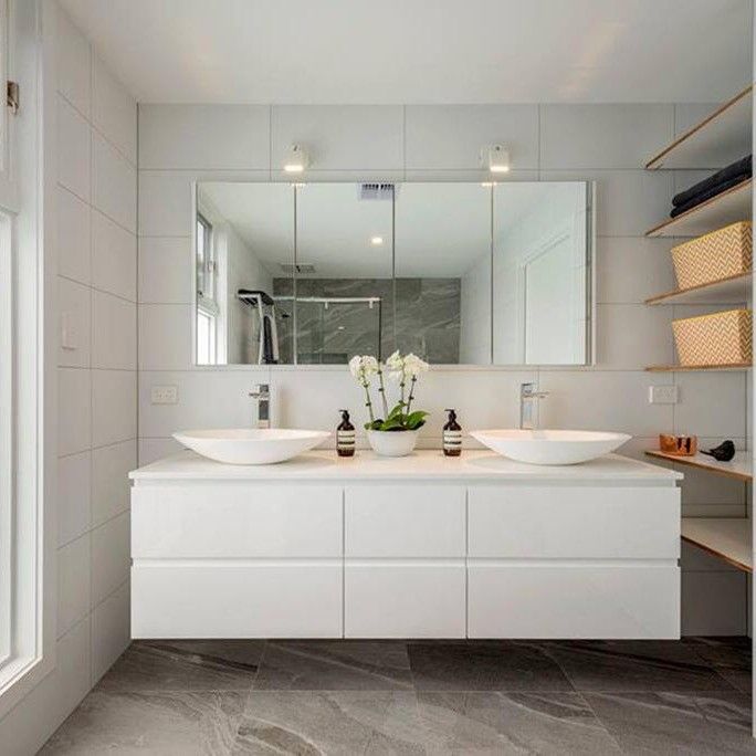 Moderne witte badkamer vanity combo met spiegel en wastafel 38-46 inch gekweekt marmer