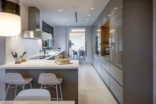 Gepersonaliseerde veneer kleur donkere pantry eenheid Keukenkasten met binnen accessoires