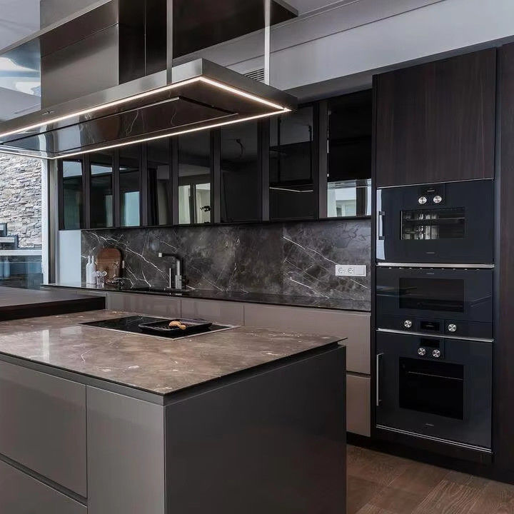 Gepersonaliseerde veneer kleur donkere pantry eenheid Keukenkasten met binnen accessoires