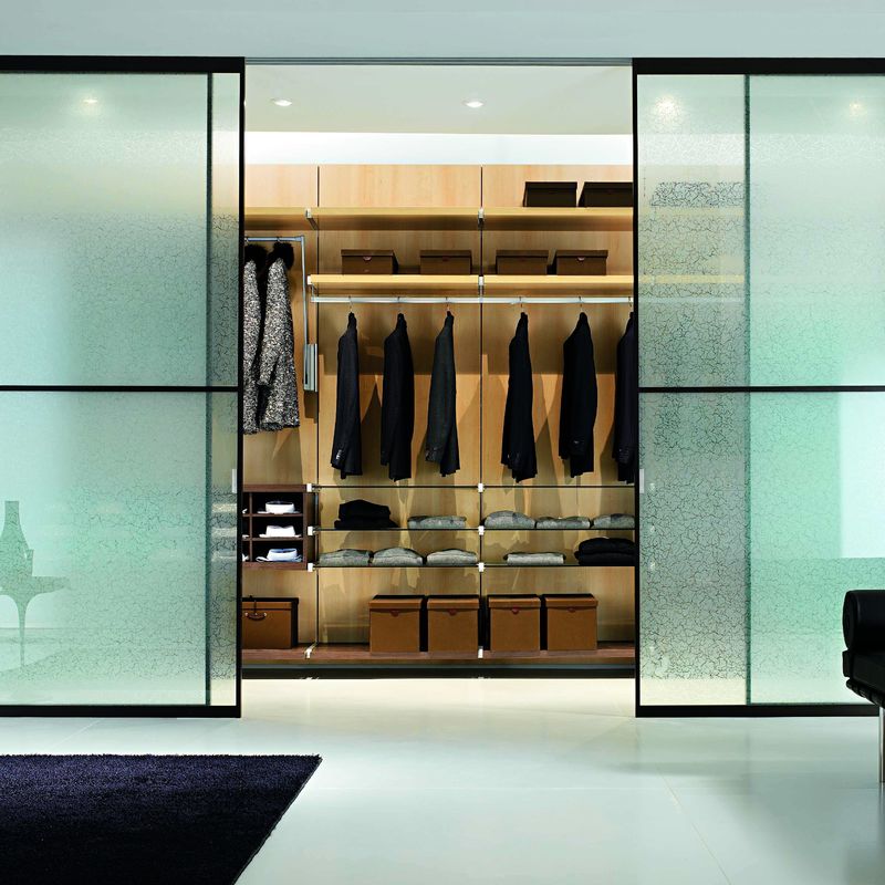 Moderne stijl walk-in kastkast voor aangepaste slaapkamermeubilair in houten modulaire