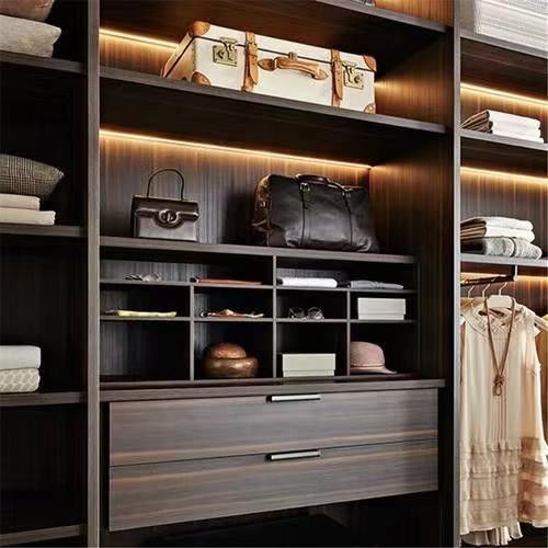 YALIG 2D / 3D Custom Made Italiaanse stijl Modern slaapkamer garderobe ontwerp voor appartement