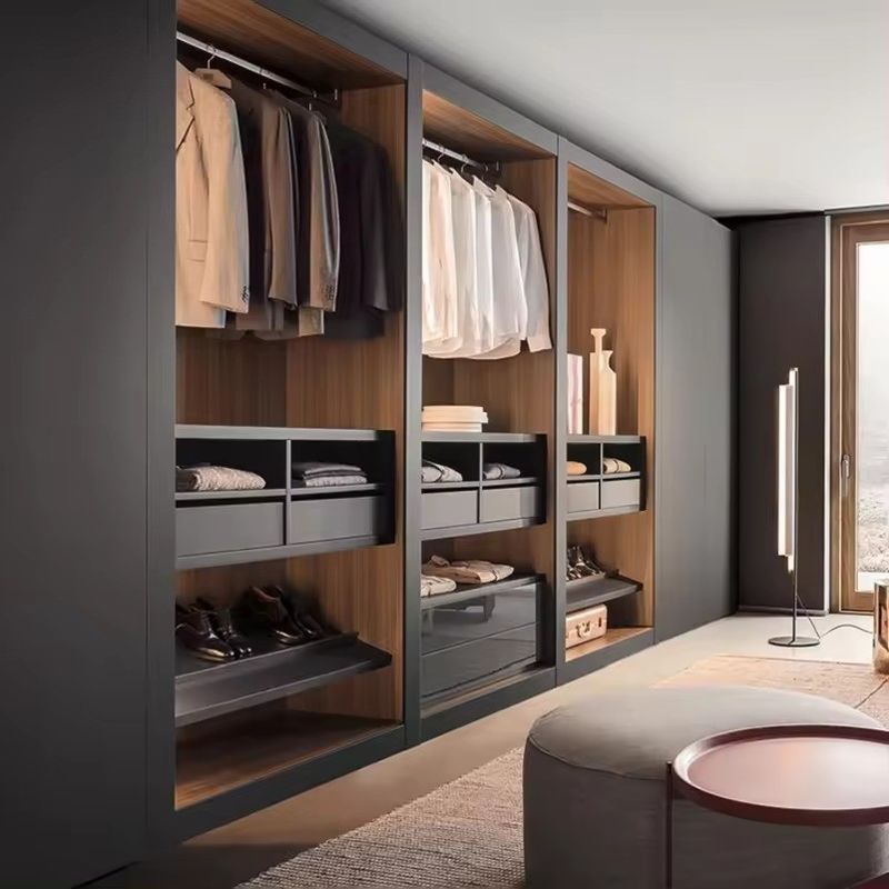 Hedendaagse slaapkamer Walk-in Kledingkast met Custom Houten Ontwerp en MR HDF Board