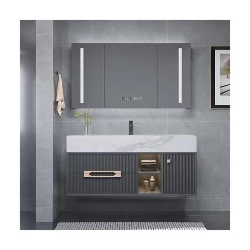 Voeg elegantie toe aan uw badkamer met een luxe wasbak en een zwevende kast