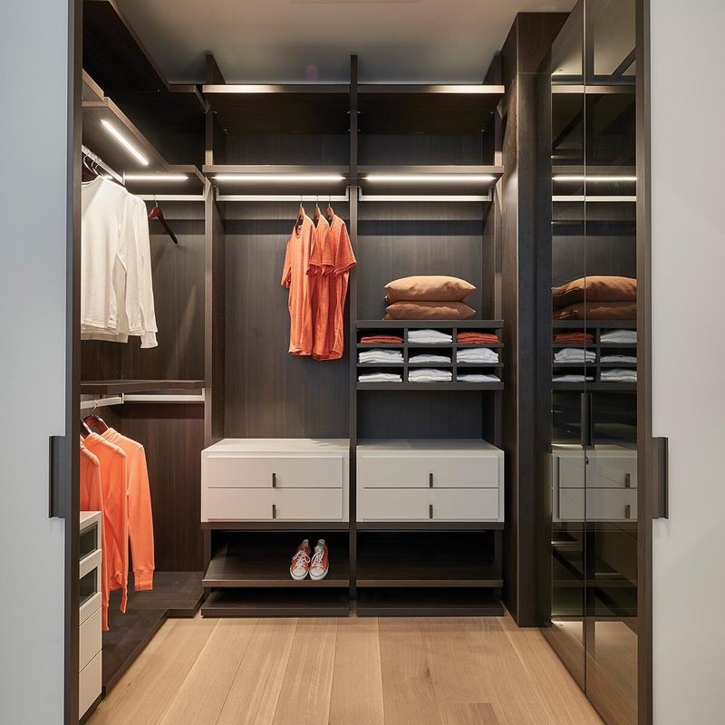 Contemporary Design Style Luxe Grijs U-vormig MDF Walk in Closet Kledingkasten GEEN Gevouwen
