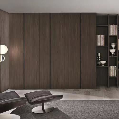 Minimaal onderhoud Moderne houten kleur Melamine Swing Door Slaapkamer Garderobe voor villa